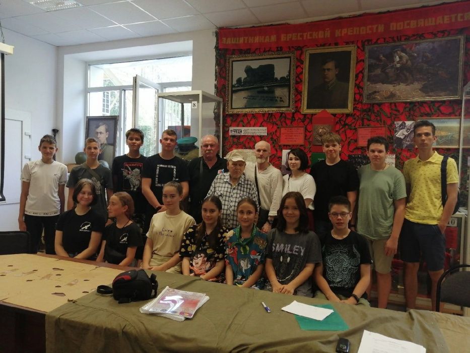 Поисковый отряд «Кречет» провел экскурсию для родственников красноармейца Бобова Поисковый отряд «Кречет» провел экскурсию для родственников красноармейца Бобова