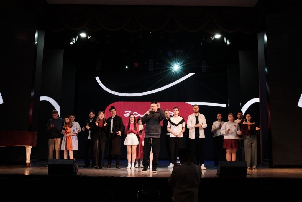 Стартовал новый девятый сезон лиги КВН «Запсиб» Стартовал новый девятый сезон лиги КВН «Запсиб»