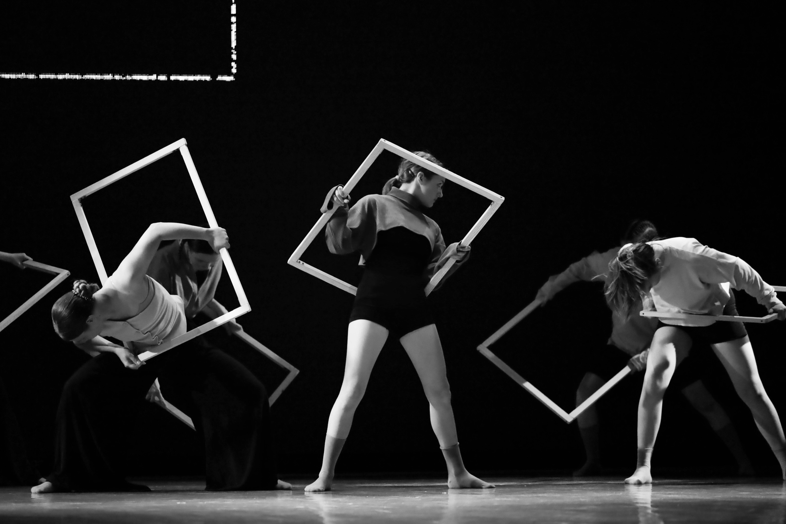 Премьера хореографического спектакля «За рамки» арт-студии «DisТАНЦиЯ» Премьера хореографического спектакля «За рамки» арт-студии «DisТАНЦиЯ»