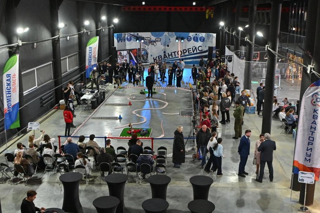 В Тюмени прошел межрегиональный чемпионат по пилотированию коптерами и грузовиками В Тюмени прошел межрегиональный чемпионат по пилотированию коптерами и грузовиками