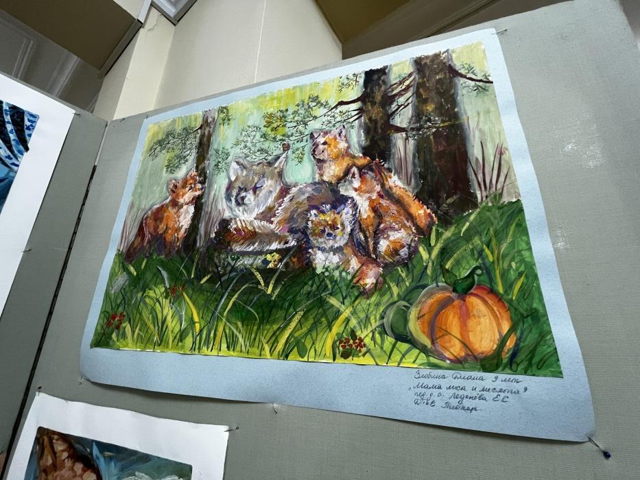 В преддверии Дня матери открылась выставка детского рисунка В преддверии Дня матери открылась выставка детского рисунка