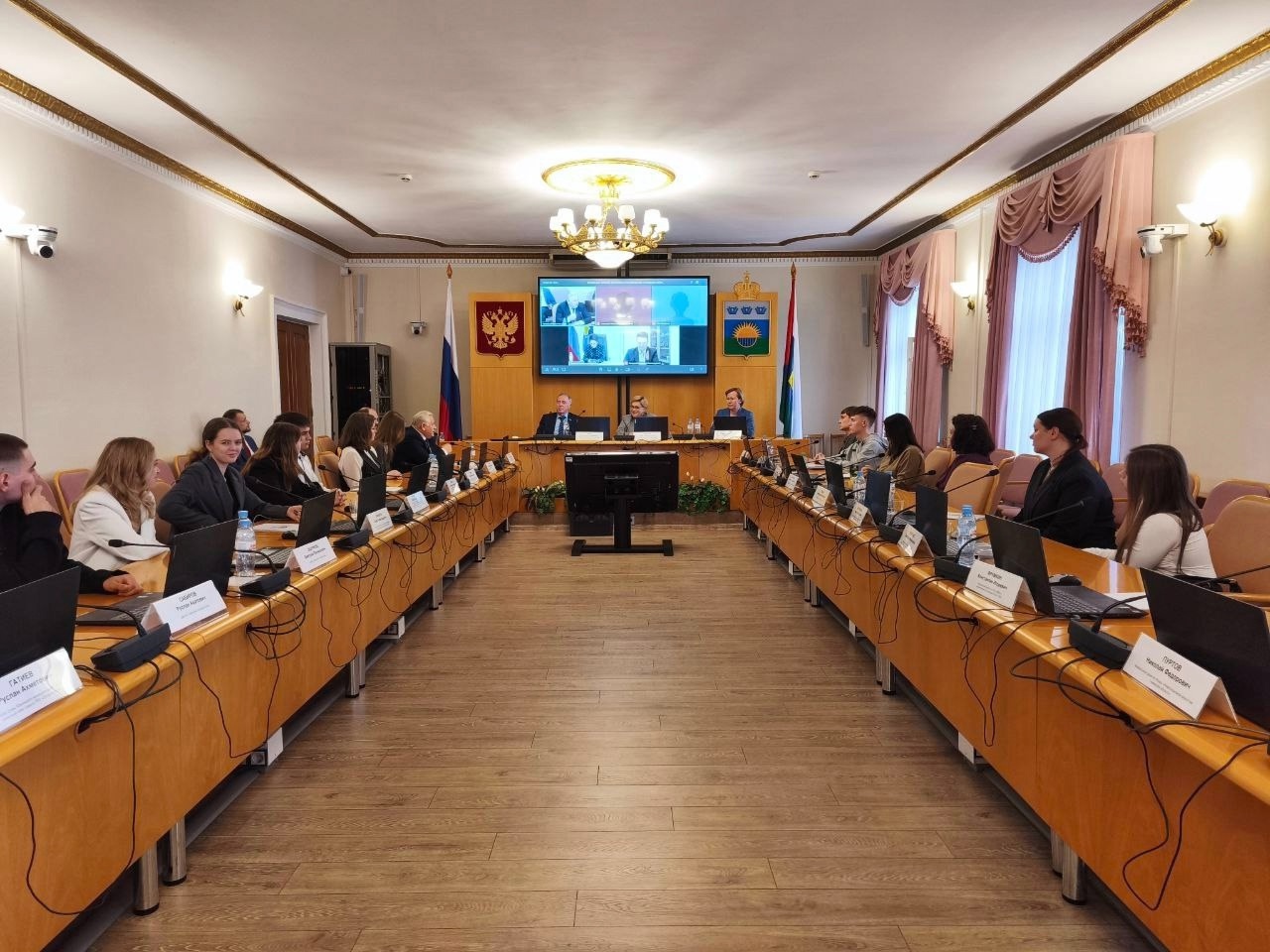 Сотрудники Дворца приняли участие в заседании комитета Тюменской областной Думы по экономической политике и природопользованию Сотрудники Дворца приняли участие в заседании комитета Тюменской областной Думы по экономической политике и природопользованию