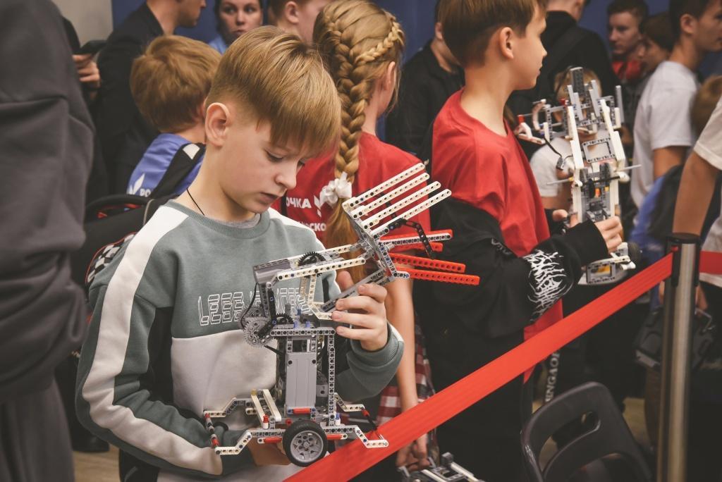 Всего неделя, чтобы стать участником чемпионата по робоболу! Всего неделя, чтобы стать участником чемпионата по робоболу!