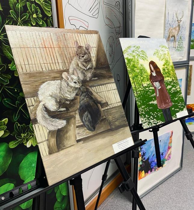 В «Пионере» работает выставка экологических рисунков