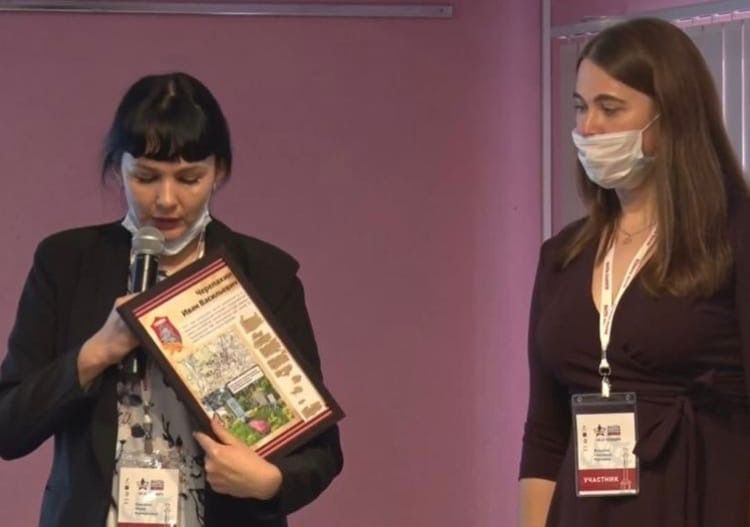 На закрытии Всероссийской акции «Вахта Памяти - 2021» курские поисковики передали в Тюменскую область медальон Черепахина Ивана Васильевича, 1923 года рождения, уроженца Пермского края. Сейчас его родственники проживают в городе Тюмени. На закрытии Всероссийской акции «Вахта Памяти - 2021» курские поисковики передали в Тюменскую область медальон Черепахина Ивана Васильевича, 1923 года рождения, уроженца Пермского края. Сейчас его родственники проживают в городе Тюмени.