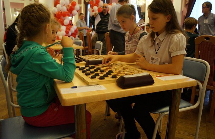 В ДИ «Пионер» сразились лучшие шашисты России В ДИ «Пионер» сразились лучшие шашисты России