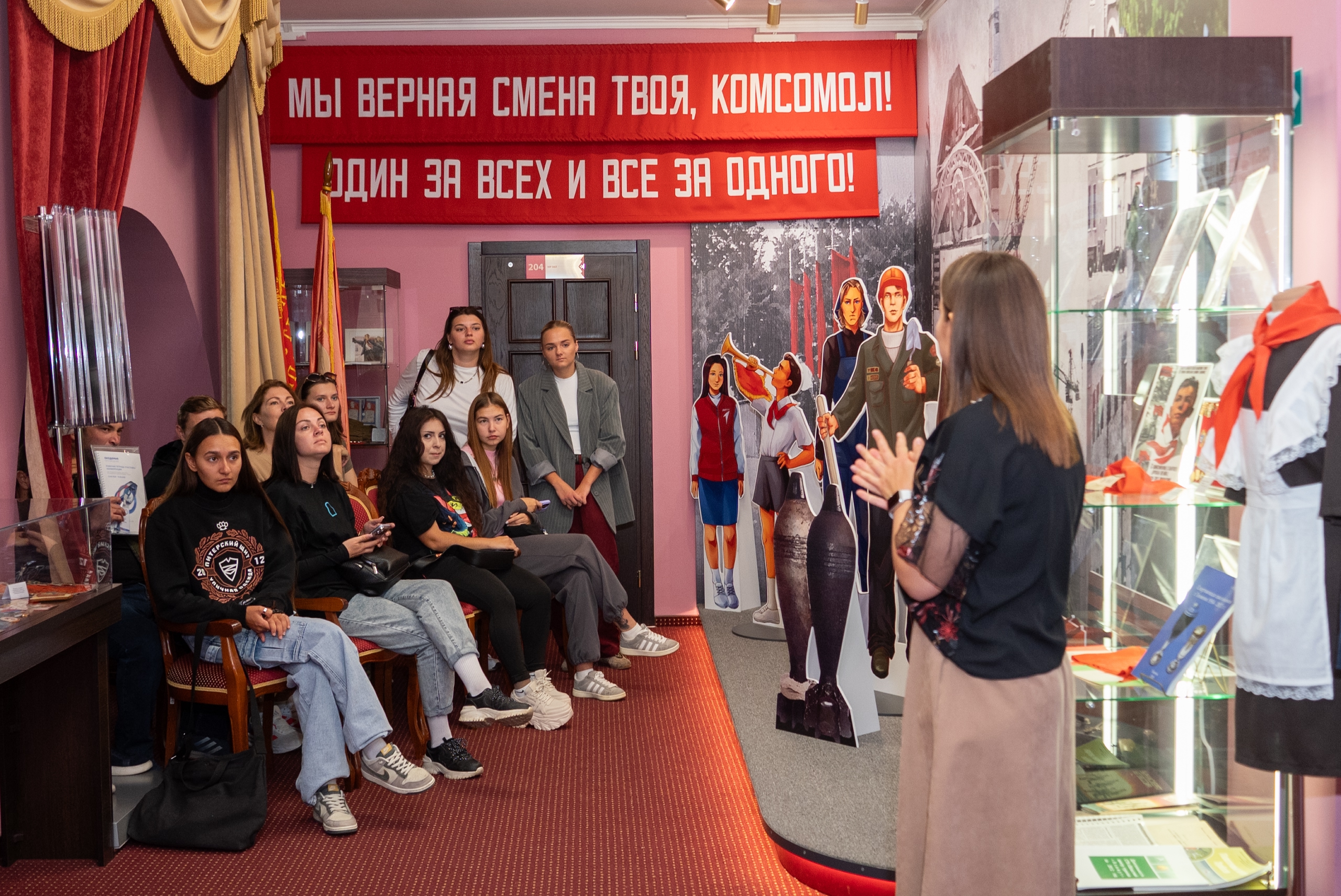 Дворец творчества и спорта «Пионер» приглашает всех желающих на экскурсии! Дворец творчества и спорта «Пионер» приглашает всех желающих на экскурсии!