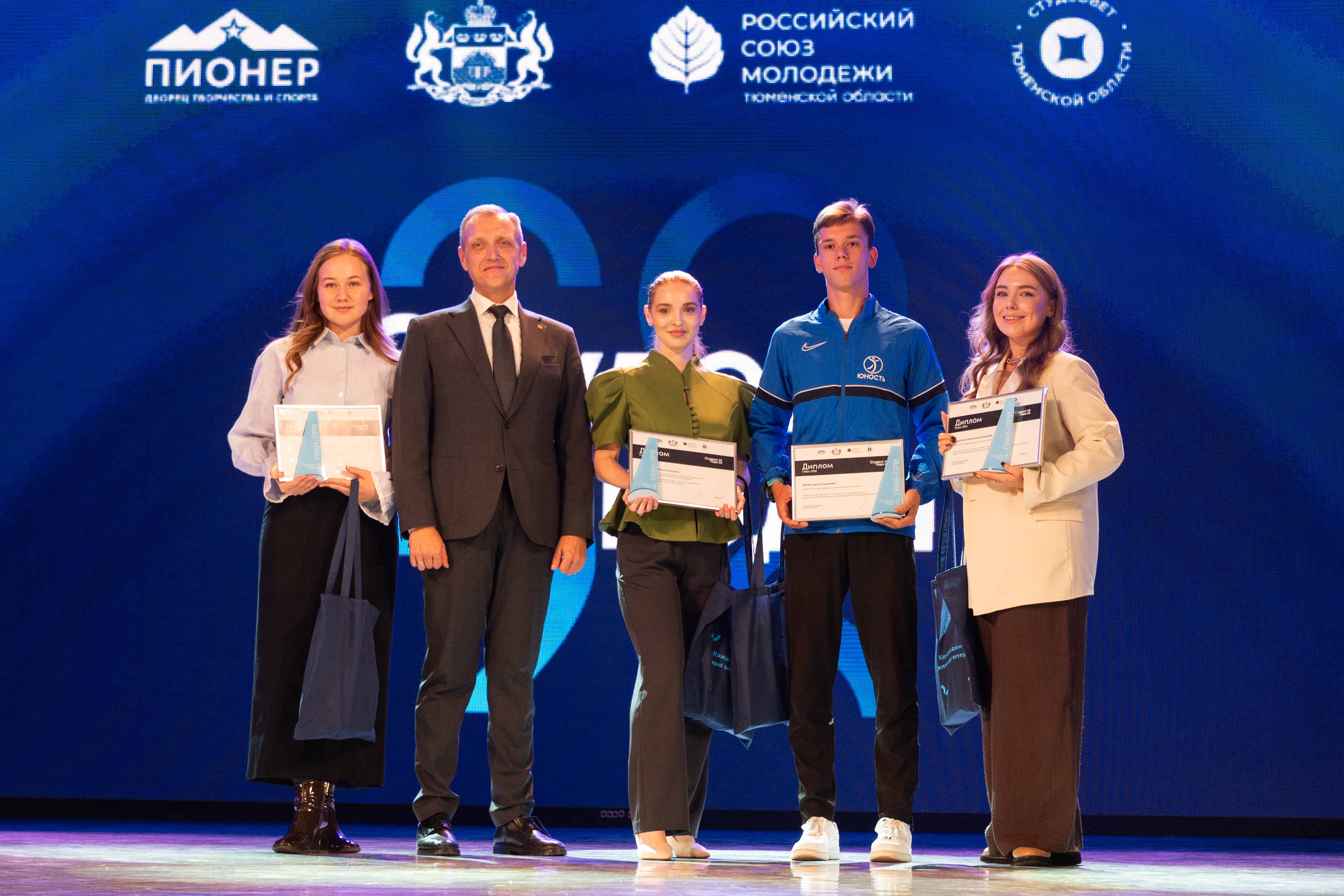 Победителей проекта «Студент года-2026» наградили в Тюмени Победителей проекта «Студент года-2026» наградили в Тюмени