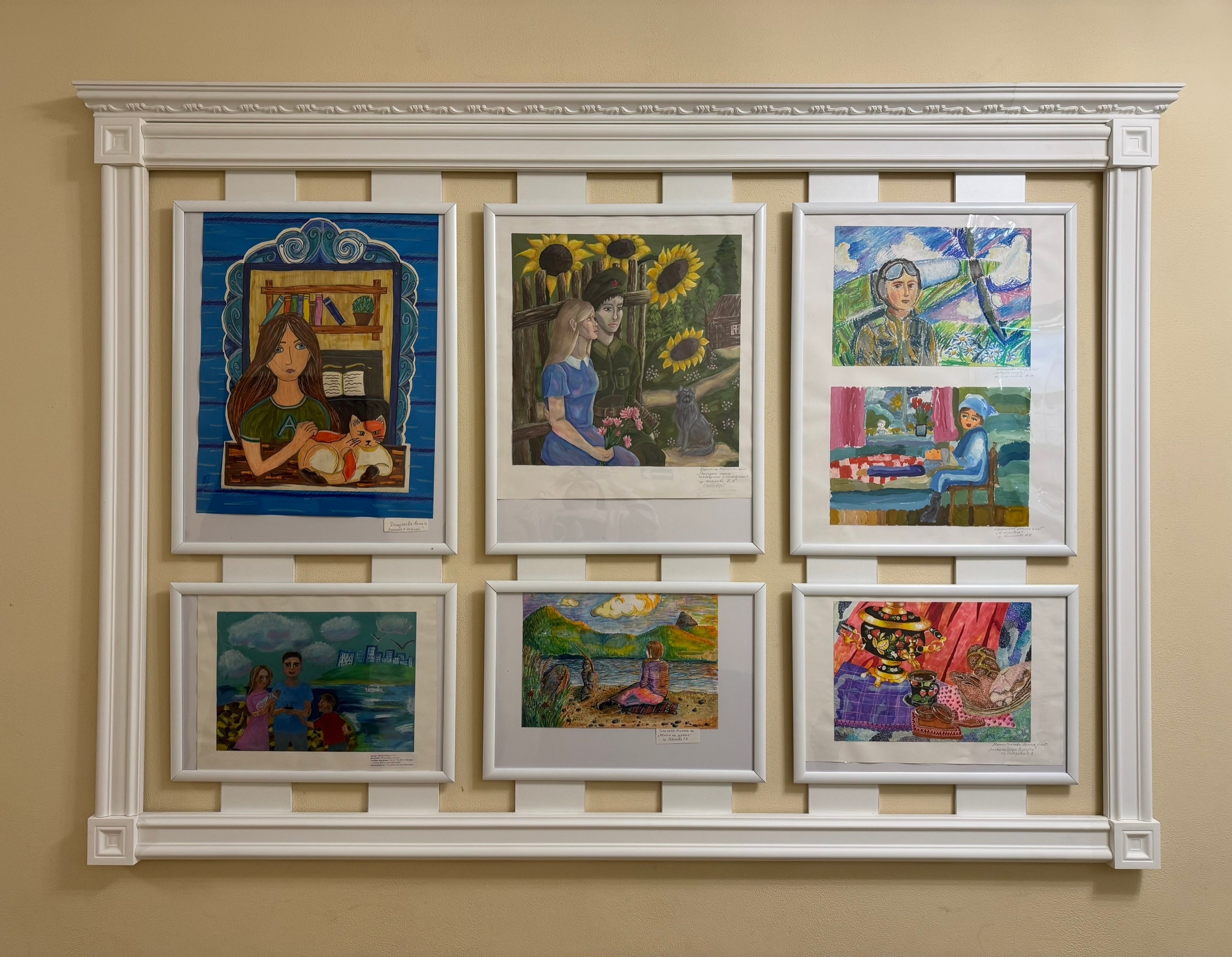 В «Пионере» проходит выставка рисунков, посвященная Международному женскому дню