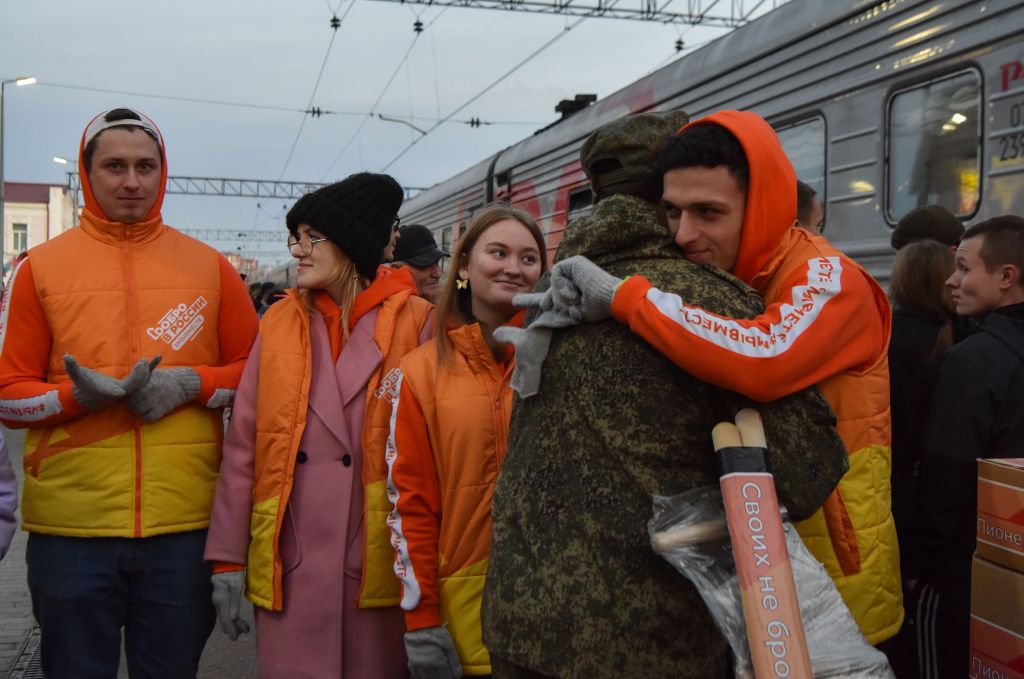 Добровольцы своих не бросают Добровольцы своих не бросают