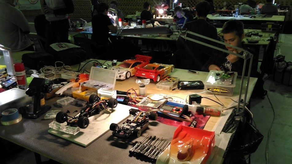 Хороший старт тюменских спортсменов на региональном Кубке по автомодельному спорту Хороший старт тюменских спортсменов на региональном Кубке по автомодельному спорту