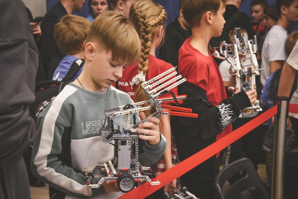 Лучшими в битве роботов стали Тюмень и Ялуторовск Лучшими в битве роботов стали Тюмень и Ялуторовск