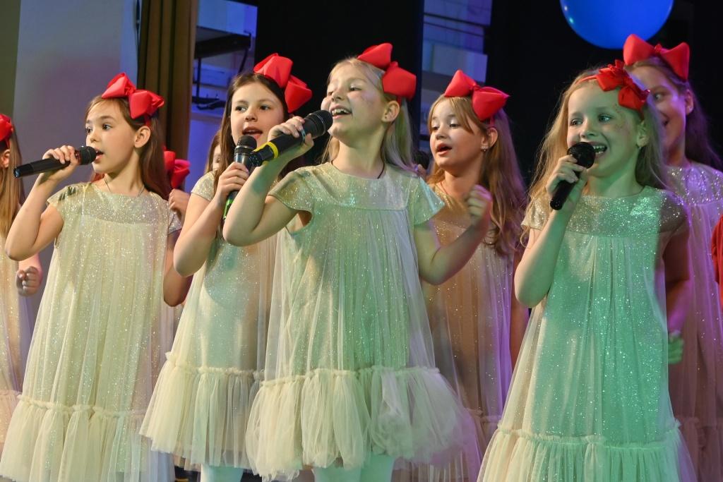 Успевайте присоединиться к дружной семье Музыкально-хоровой студии «ЛИРА» Успевайте присоединиться к дружной семье Музыкально-хоровой студии «ЛИРА»