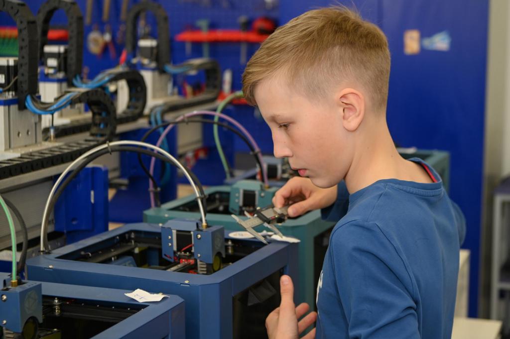 Проекты торговых павильонов для улицы Дзержинского разработали участники «СуперДизайна» Проекты торговых павильонов для улицы Дзержинского разработали участники «СуперДизайна»