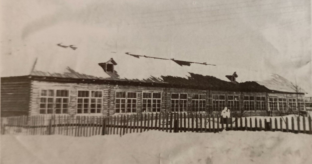 Фото.2. Школа в селе Малышенка Голышмановского района в годы ВОВ.jpg