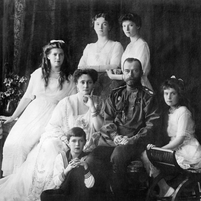 Царская семья Романовых.jpg